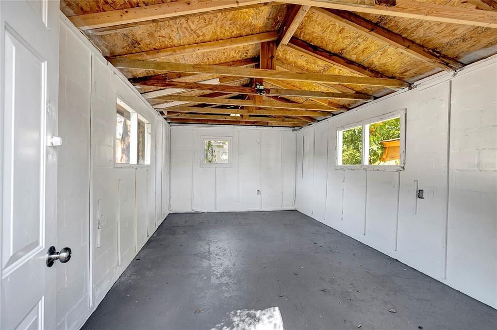 合同活跃: $285,000 (3 贝兹, 1 浴室, 1008 平方英尺)