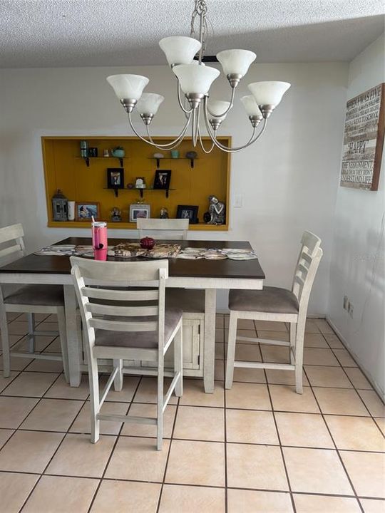 Под контрактом: $349,500 (3 спален, 2 ванн, 1475 Квадратных фут)