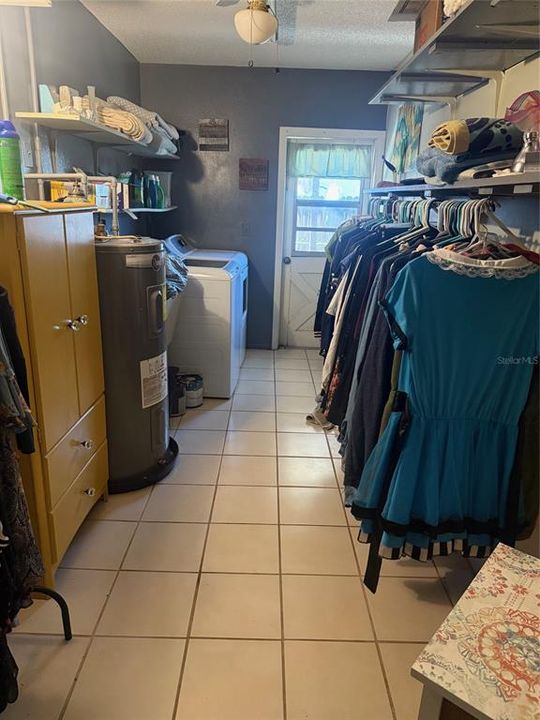 Под контрактом: $349,500 (3 спален, 2 ванн, 1475 Квадратных фут)