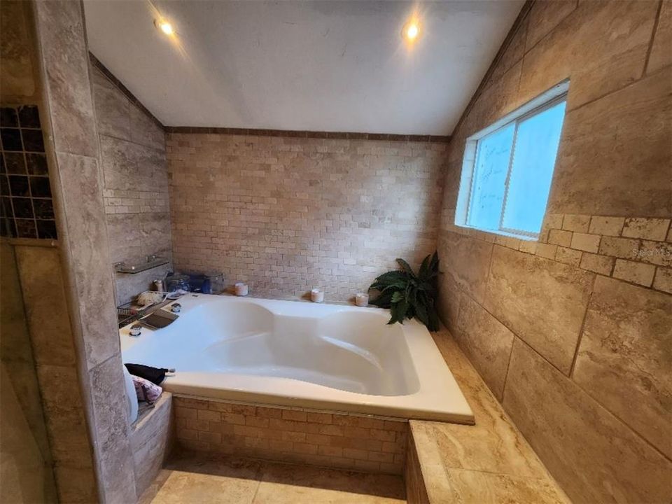 待售: $340,000 (3 贝兹, 2 浴室, 1714 平方英尺)