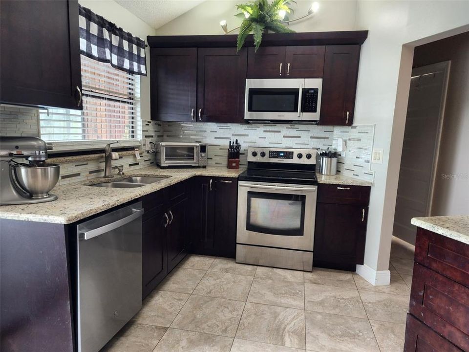 待售: $340,000 (3 贝兹, 2 浴室, 1714 平方英尺)