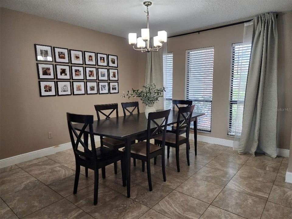 待售: $340,000 (3 贝兹, 2 浴室, 1714 平方英尺)