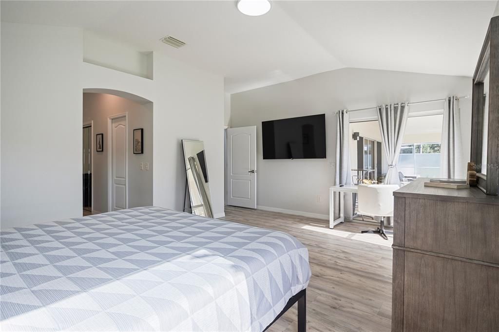 For Sale: $989,000 (3 beds, 2 baths, 1871 Square Feet)