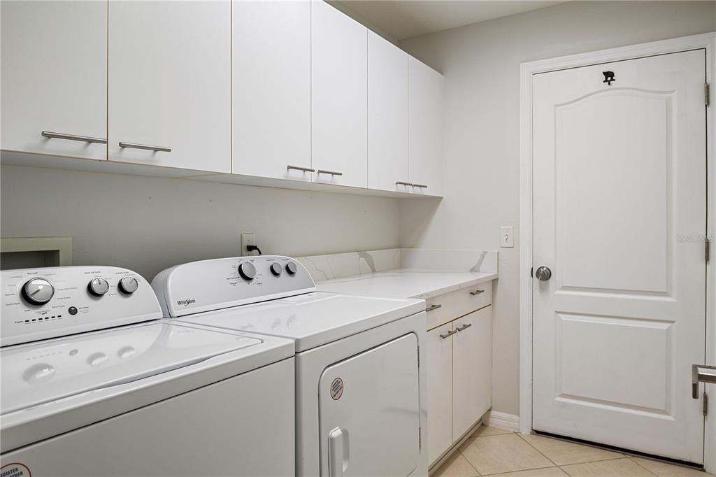 For Sale: $989,000 (3 beds, 2 baths, 1871 Square Feet)