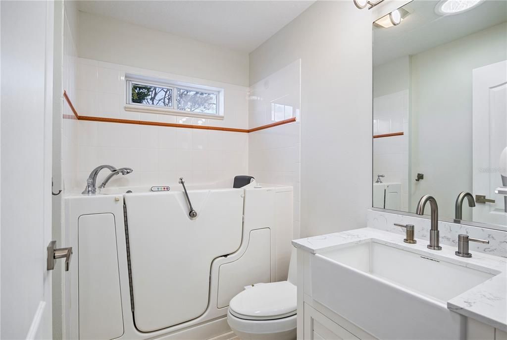 For Sale: $989,000 (3 beds, 2 baths, 1871 Square Feet)