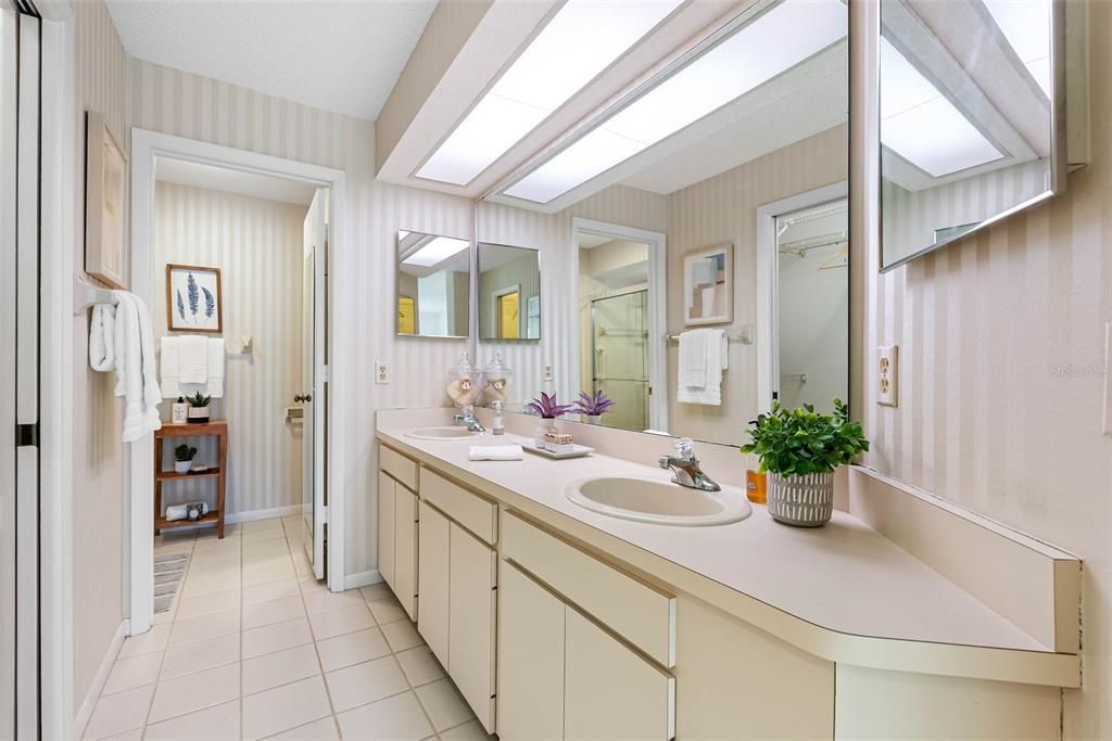 Active With Contract: $320,000 (2 beds, 2 baths, 1725 Square Feet)