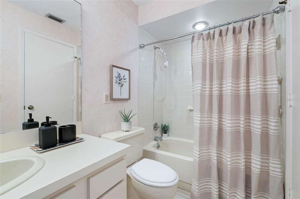 Active With Contract: $320,000 (2 beds, 2 baths, 1725 Square Feet)