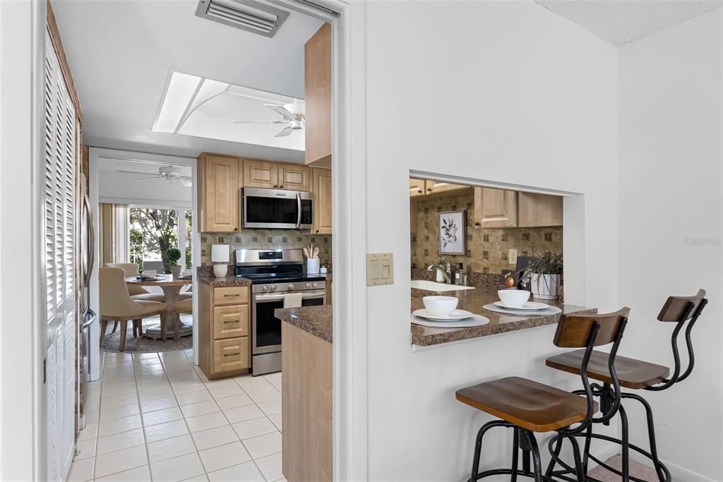 Active With Contract: $320,000 (2 beds, 2 baths, 1725 Square Feet)