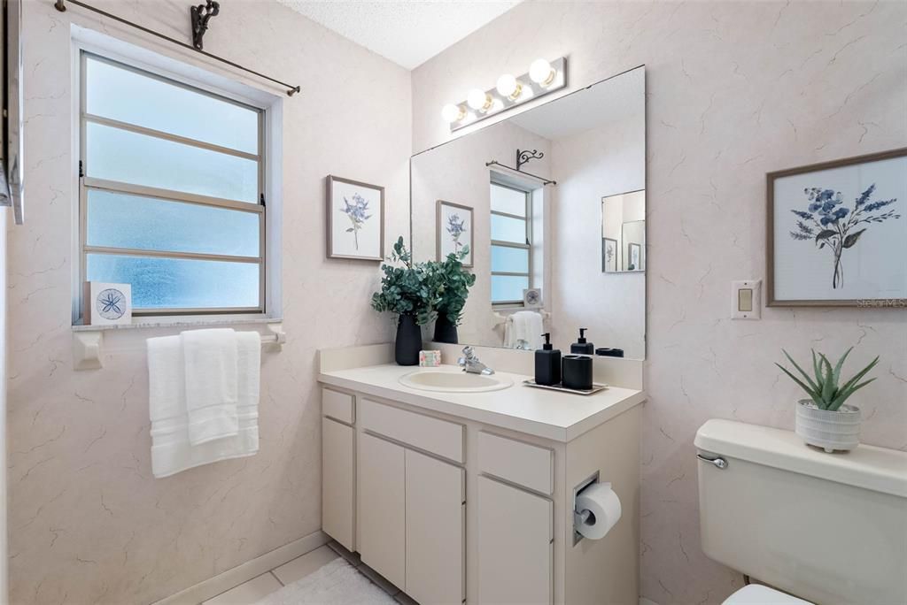 Active With Contract: $320,000 (2 beds, 2 baths, 1725 Square Feet)