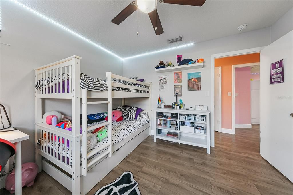 En Venta: $589,900 (3 camas, 2 baños, 2209 Pies cuadrados)