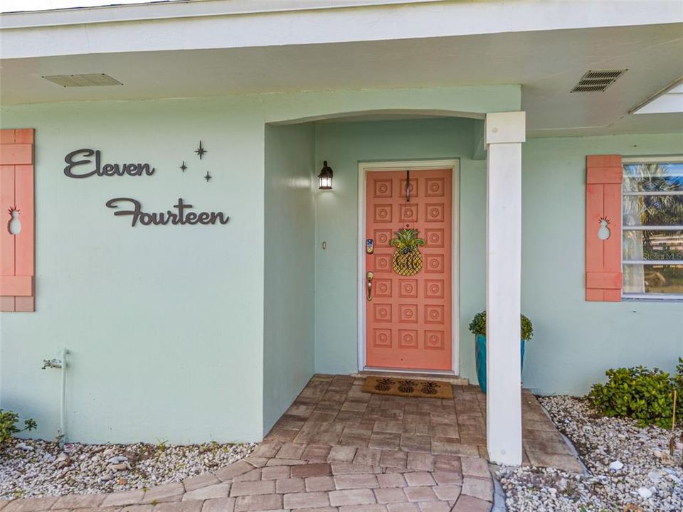 En Venta: $589,900 (3 camas, 2 baños, 2209 Pies cuadrados)