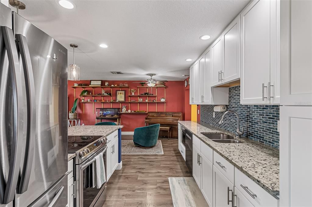 En Venta: $589,900 (3 camas, 2 baños, 2209 Pies cuadrados)