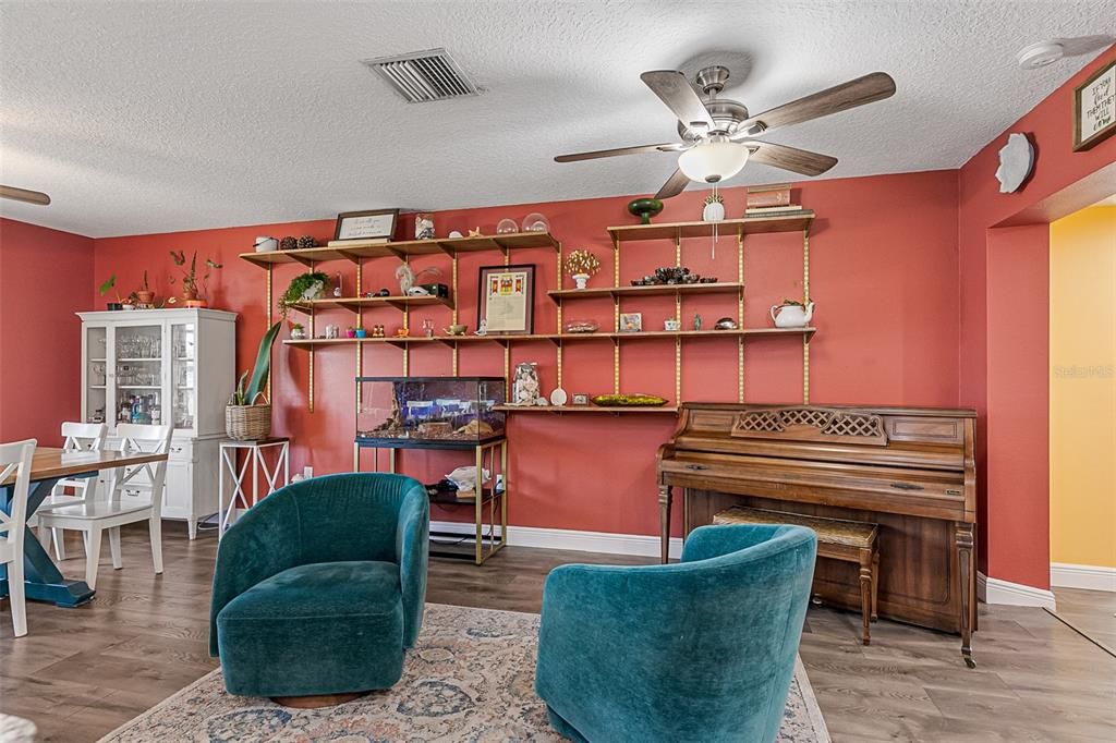 En Venta: $589,900 (3 camas, 2 baños, 2209 Pies cuadrados)