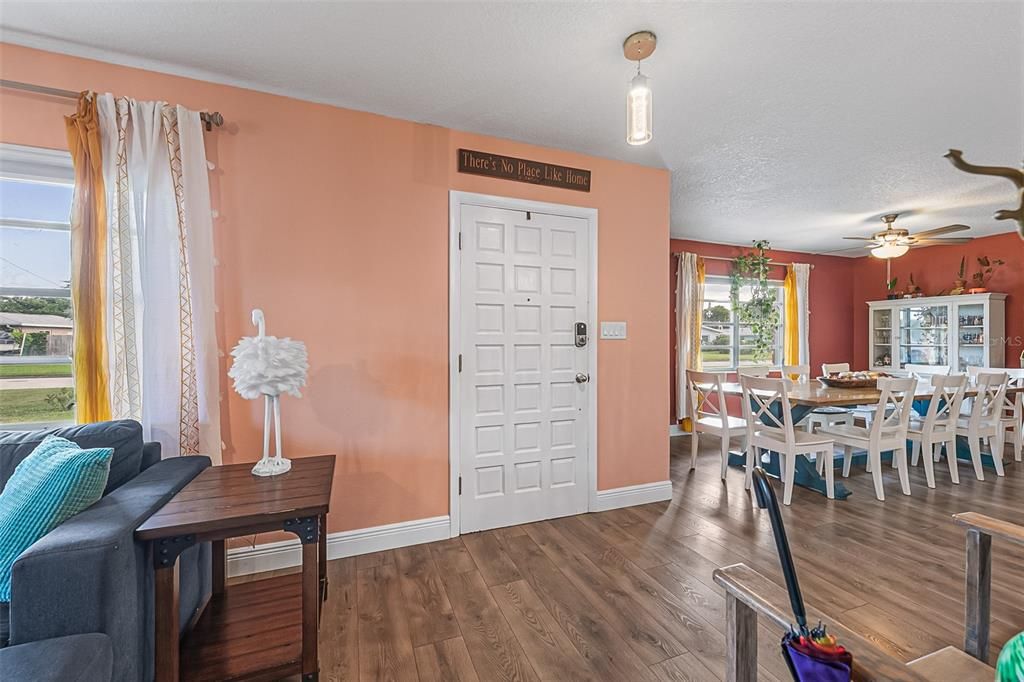 En Venta: $589,900 (3 camas, 2 baños, 2209 Pies cuadrados)