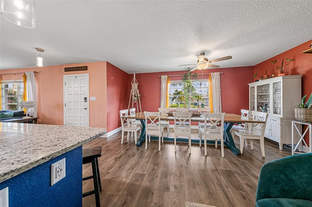 En Venta: $589,900 (3 camas, 2 baños, 2209 Pies cuadrados)