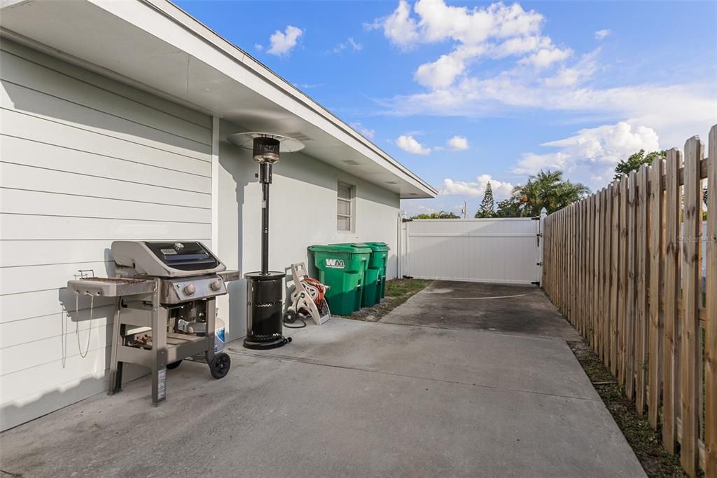 En Venta: $589,900 (3 camas, 2 baños, 2209 Pies cuadrados)