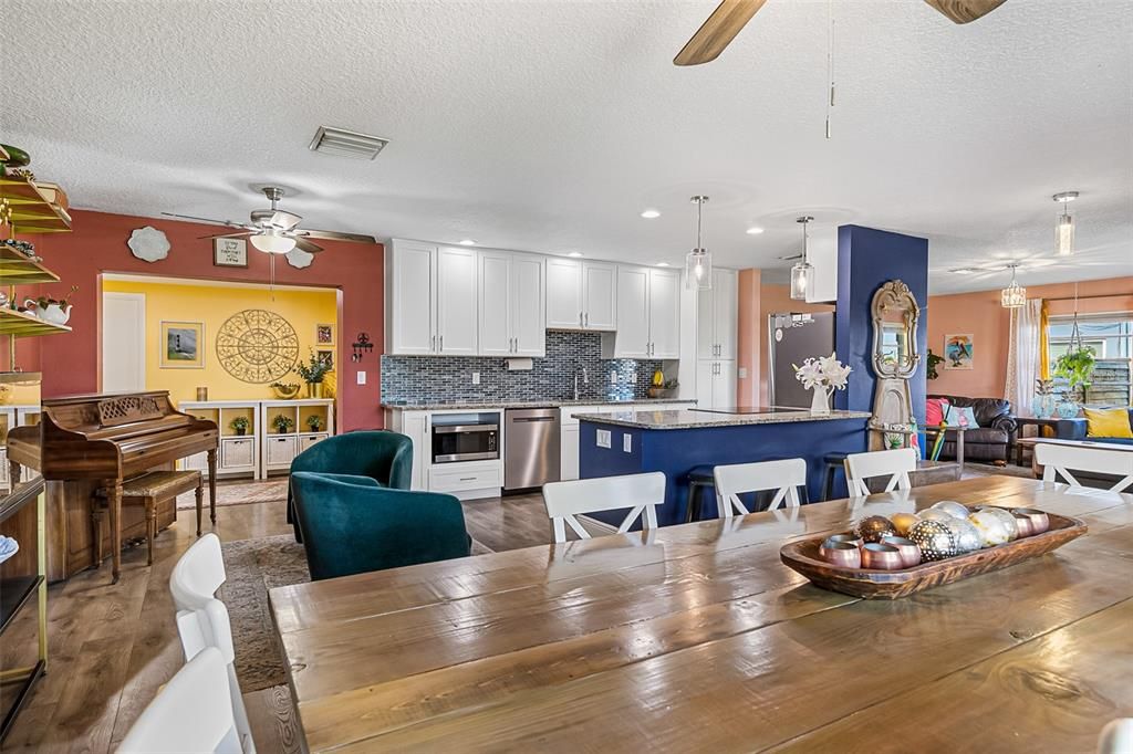 En Venta: $589,900 (3 camas, 2 baños, 2209 Pies cuadrados)