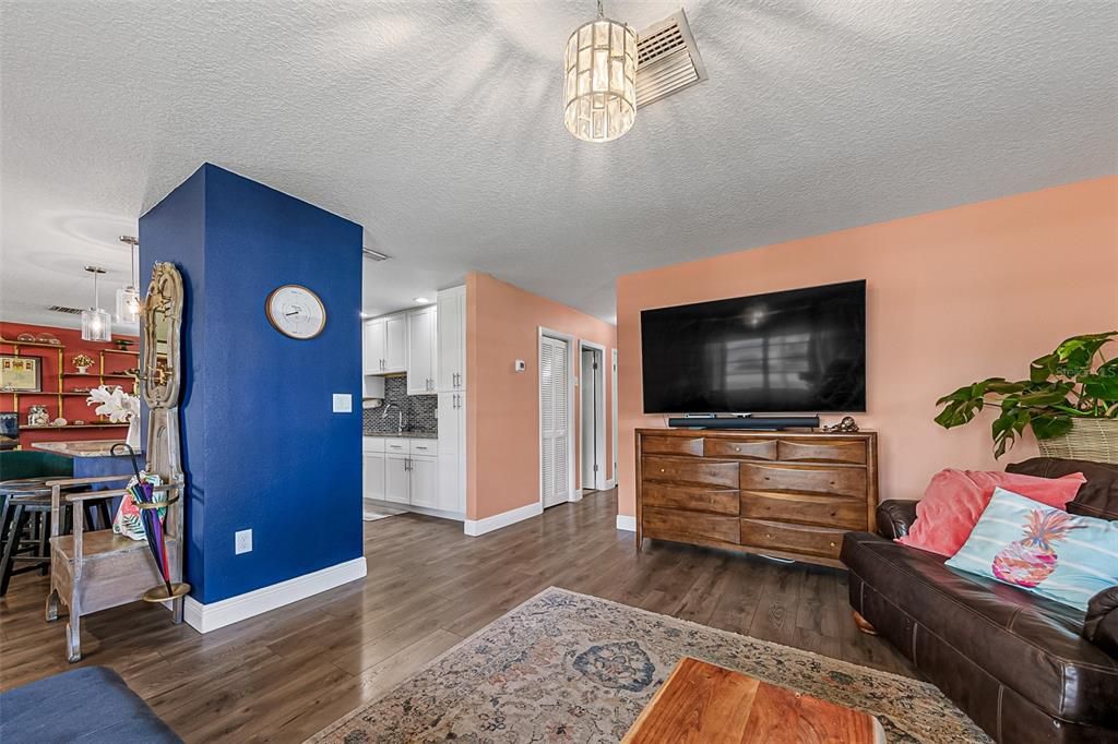 En Venta: $589,900 (3 camas, 2 baños, 2209 Pies cuadrados)