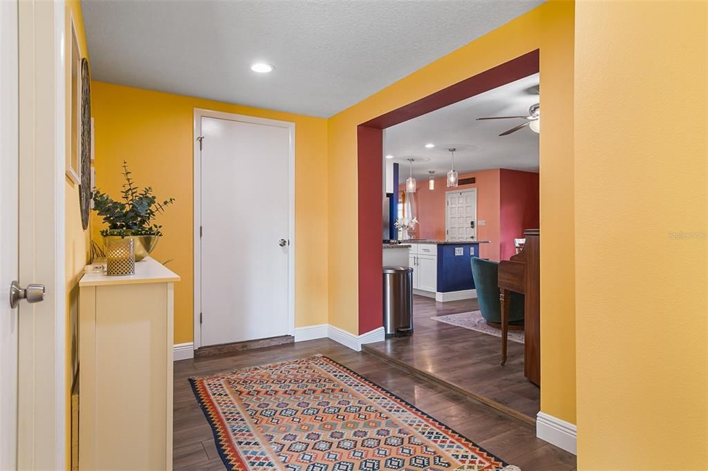 En Venta: $589,900 (3 camas, 2 baños, 2209 Pies cuadrados)