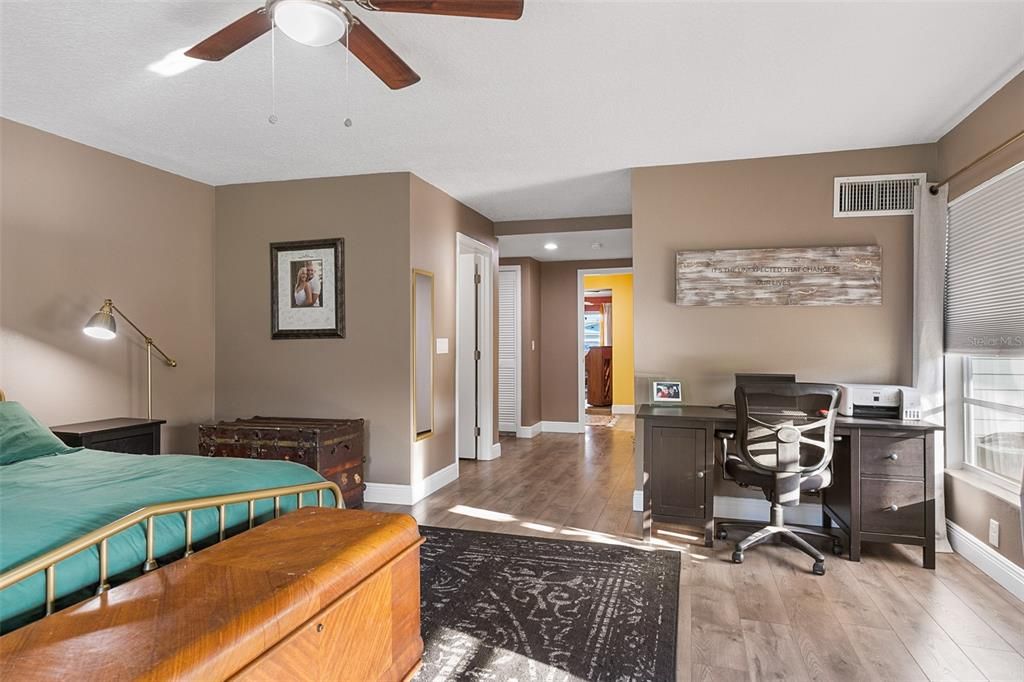 En Venta: $589,900 (3 camas, 2 baños, 2209 Pies cuadrados)