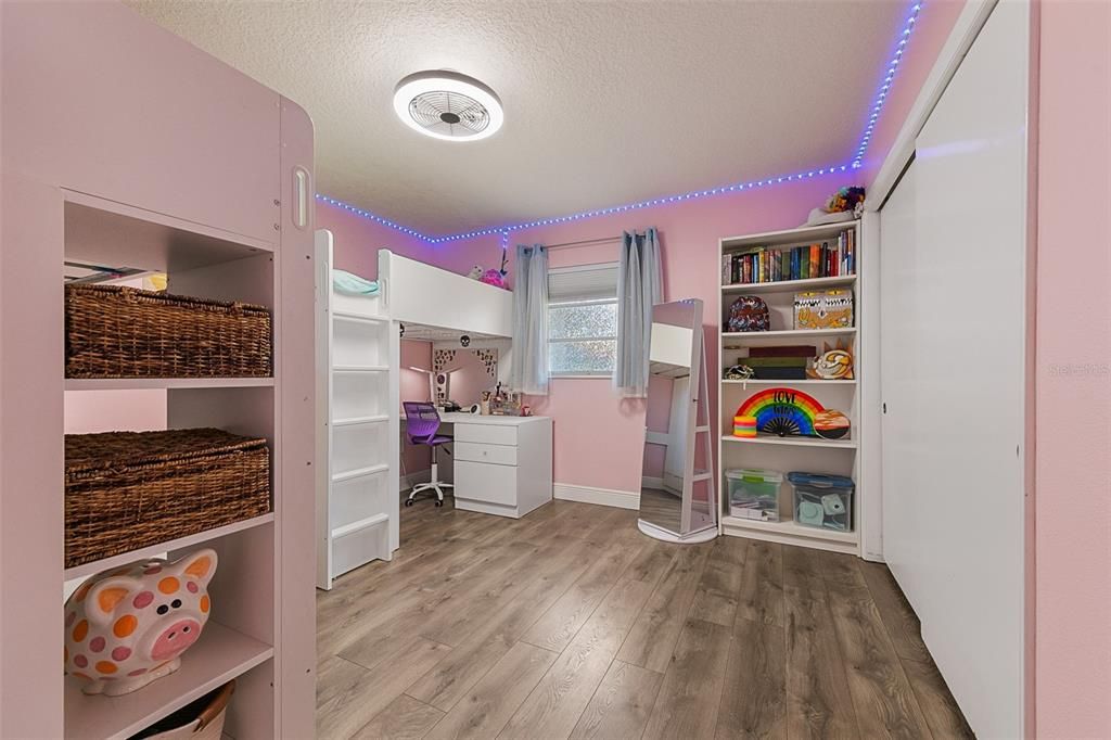 En Venta: $589,900 (3 camas, 2 baños, 2209 Pies cuadrados)