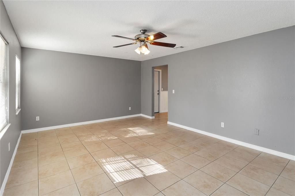 En Venta: $297,000 (2 camas, 2 baños, 1000 Pies cuadrados)