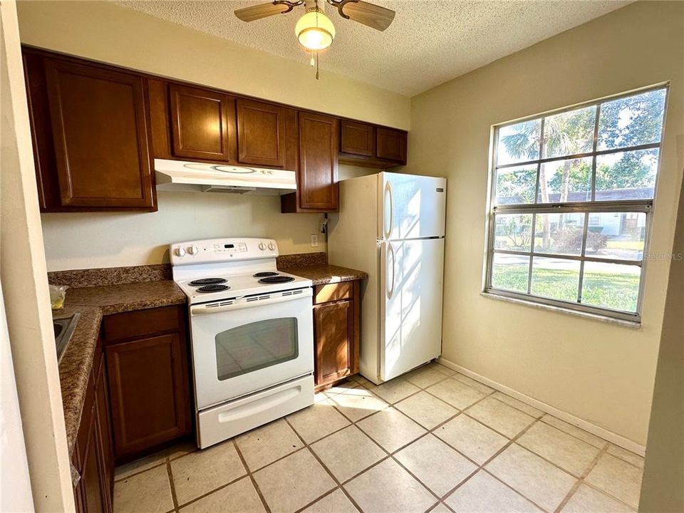 For Sale: $77,000 (1 beds, 1 baths, 635 Square Feet)