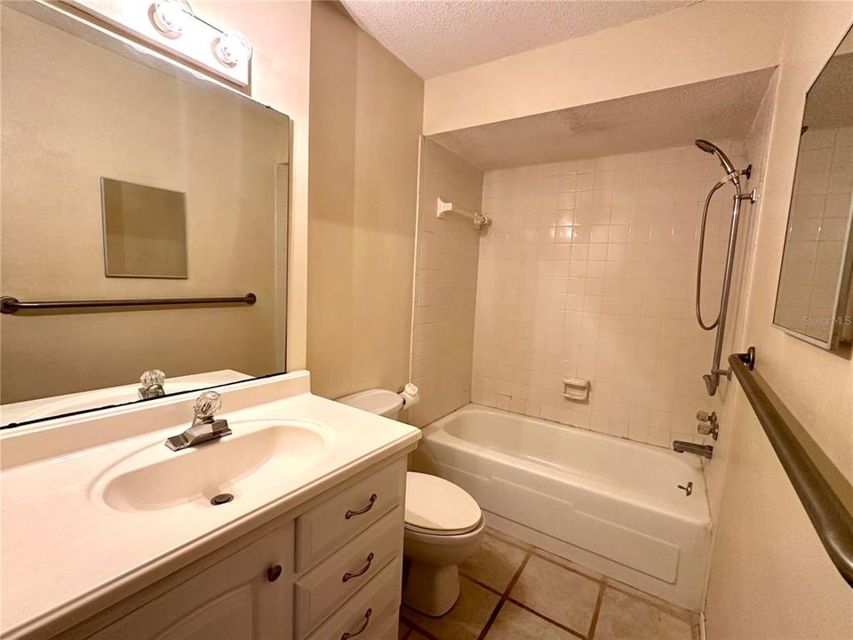 For Sale: $77,000 (1 beds, 1 baths, 635 Square Feet)