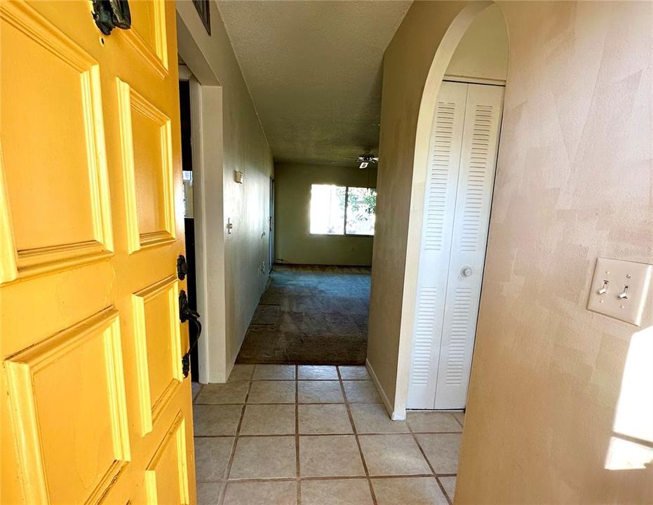 For Sale: $77,000 (1 beds, 1 baths, 635 Square Feet)