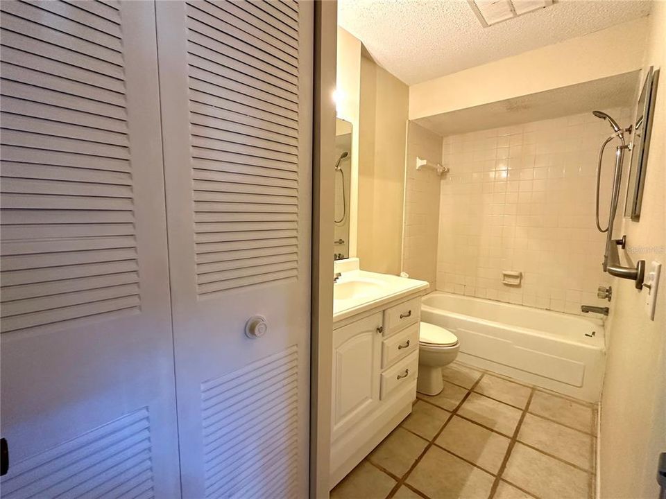 For Sale: $77,000 (1 beds, 1 baths, 635 Square Feet)