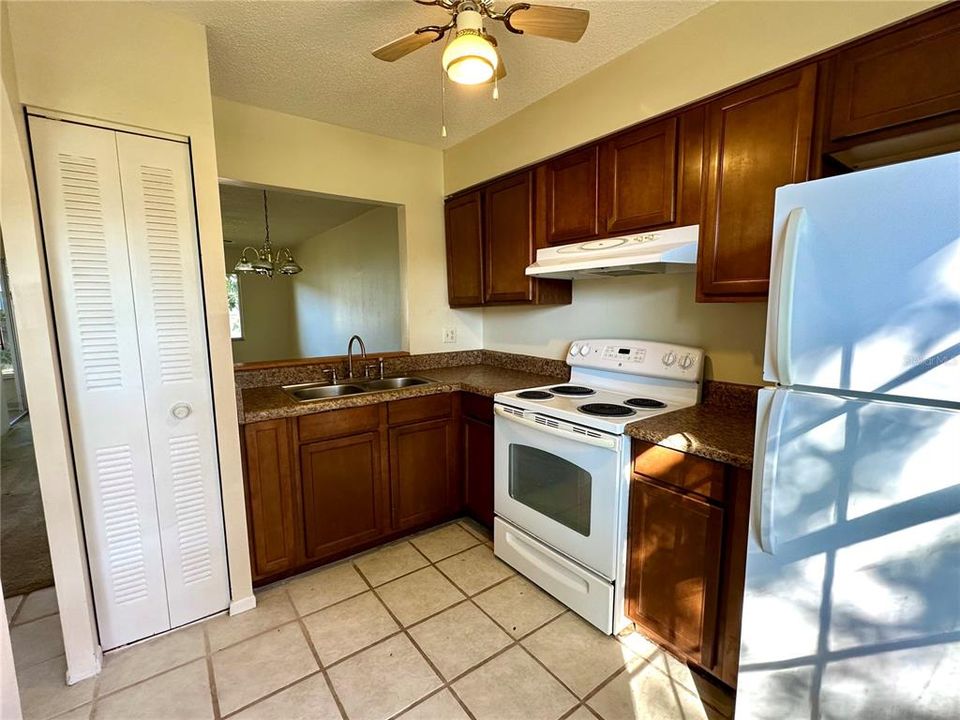 For Sale: $77,000 (1 beds, 1 baths, 635 Square Feet)