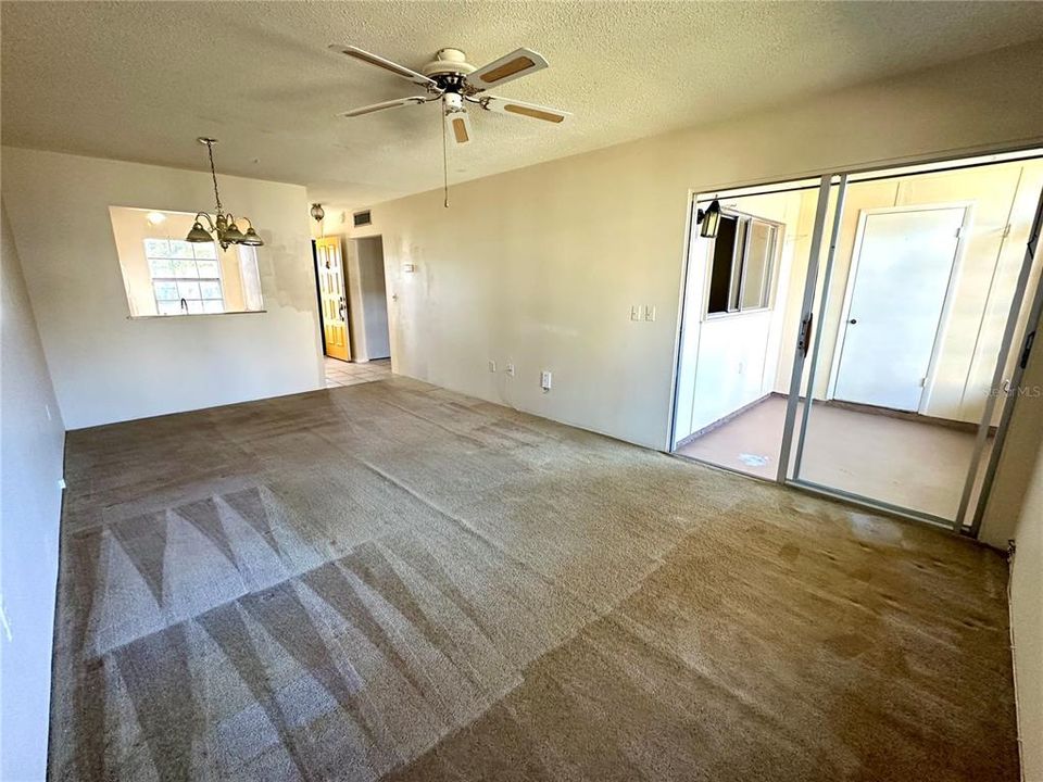 For Sale: $77,000 (1 beds, 1 baths, 635 Square Feet)