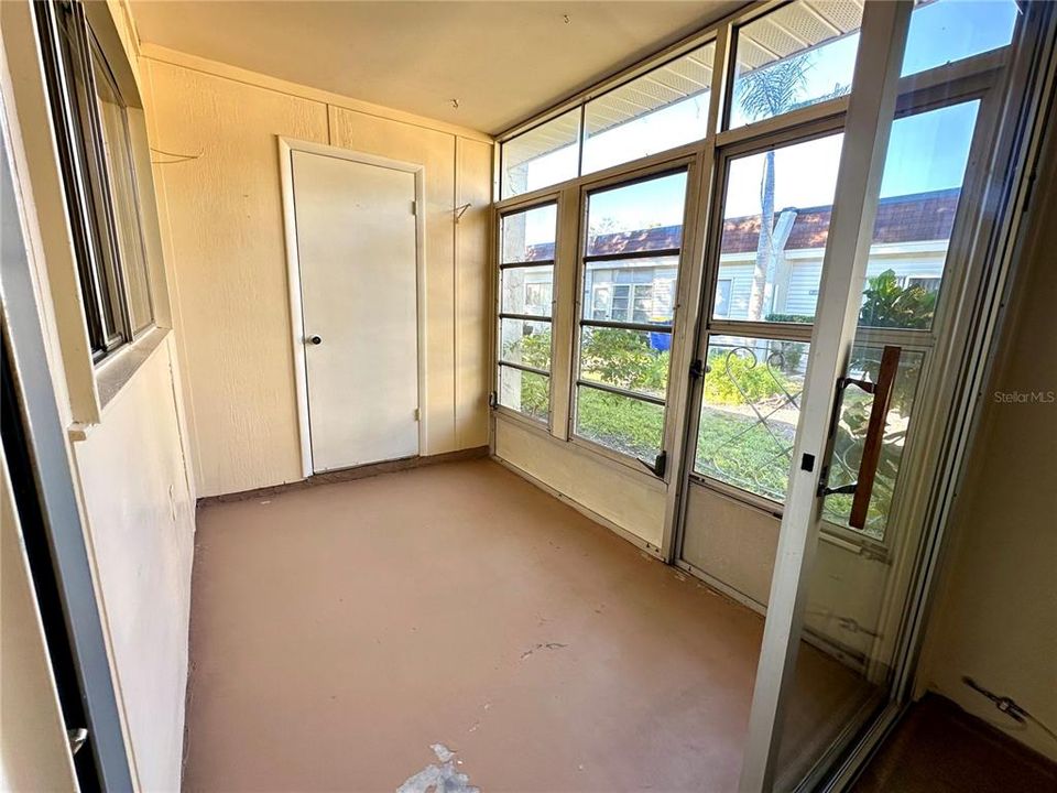 For Sale: $77,000 (1 beds, 1 baths, 635 Square Feet)