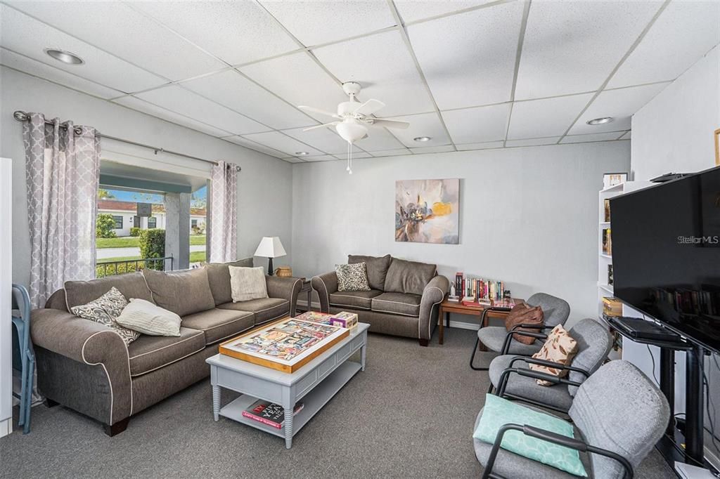 For Sale: $77,000 (1 beds, 1 baths, 635 Square Feet)