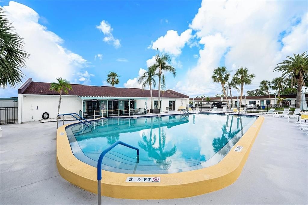 For Sale: $77,000 (1 beds, 1 baths, 635 Square Feet)