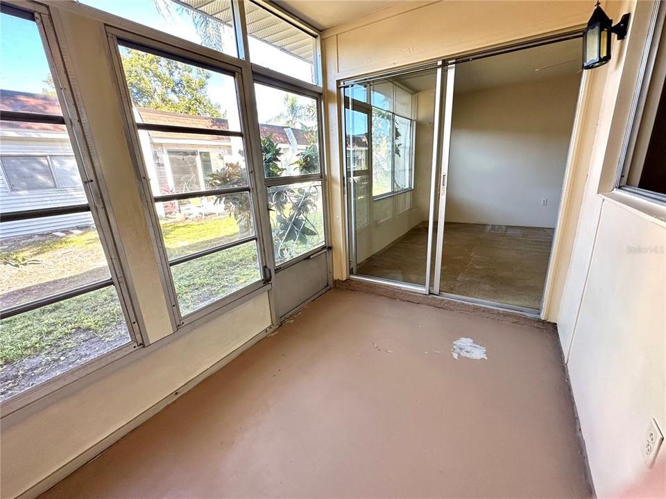 For Sale: $77,000 (1 beds, 1 baths, 635 Square Feet)