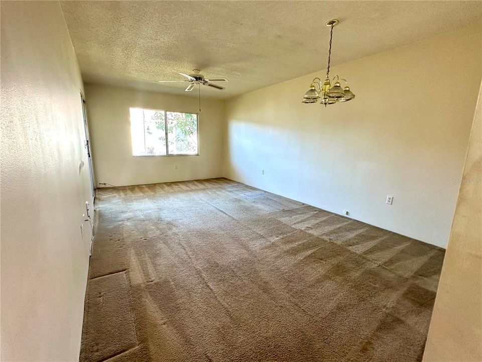 For Sale: $77,000 (1 beds, 1 baths, 635 Square Feet)