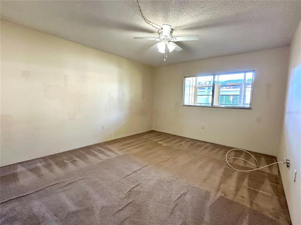 For Sale: $77,000 (1 beds, 1 baths, 635 Square Feet)