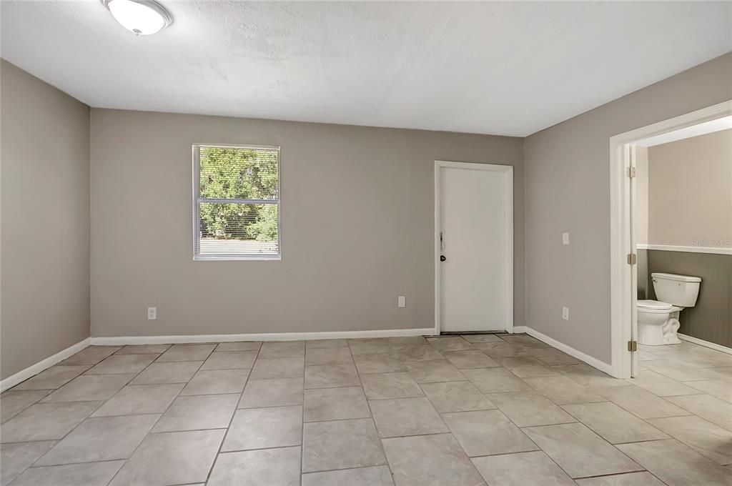 Active With Contract: $279,900 (2 beds, 2 baths, 825 Square Feet)