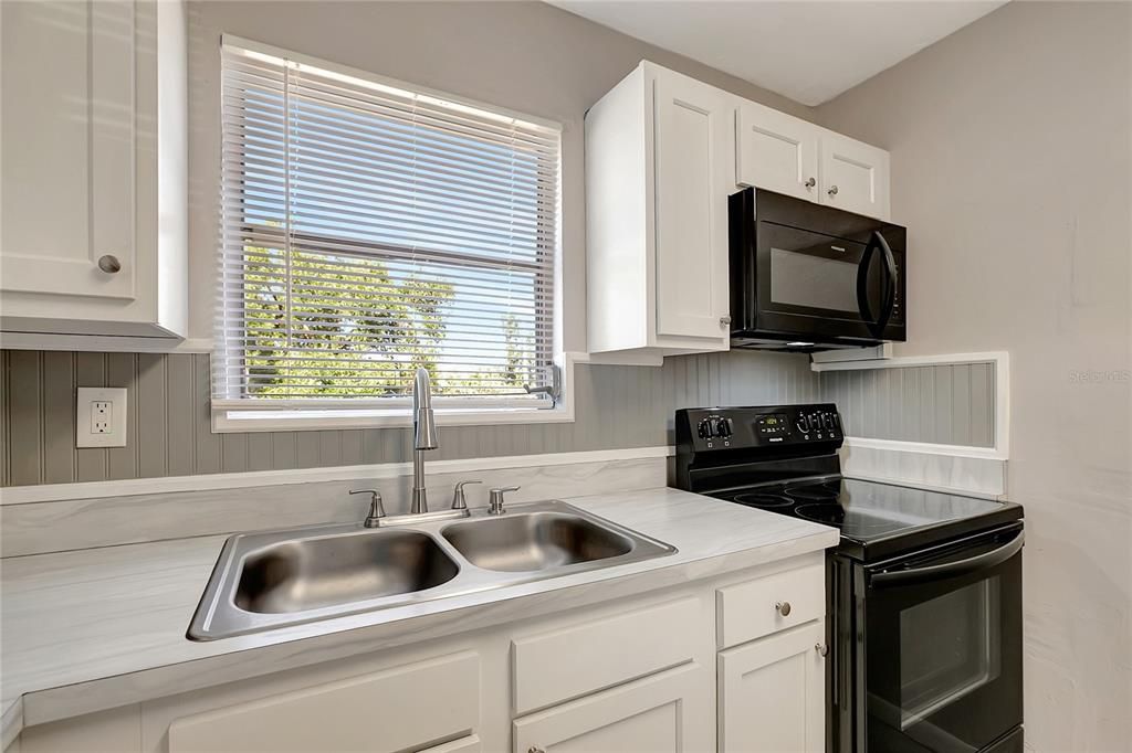 Active With Contract: $279,900 (2 beds, 2 baths, 825 Square Feet)