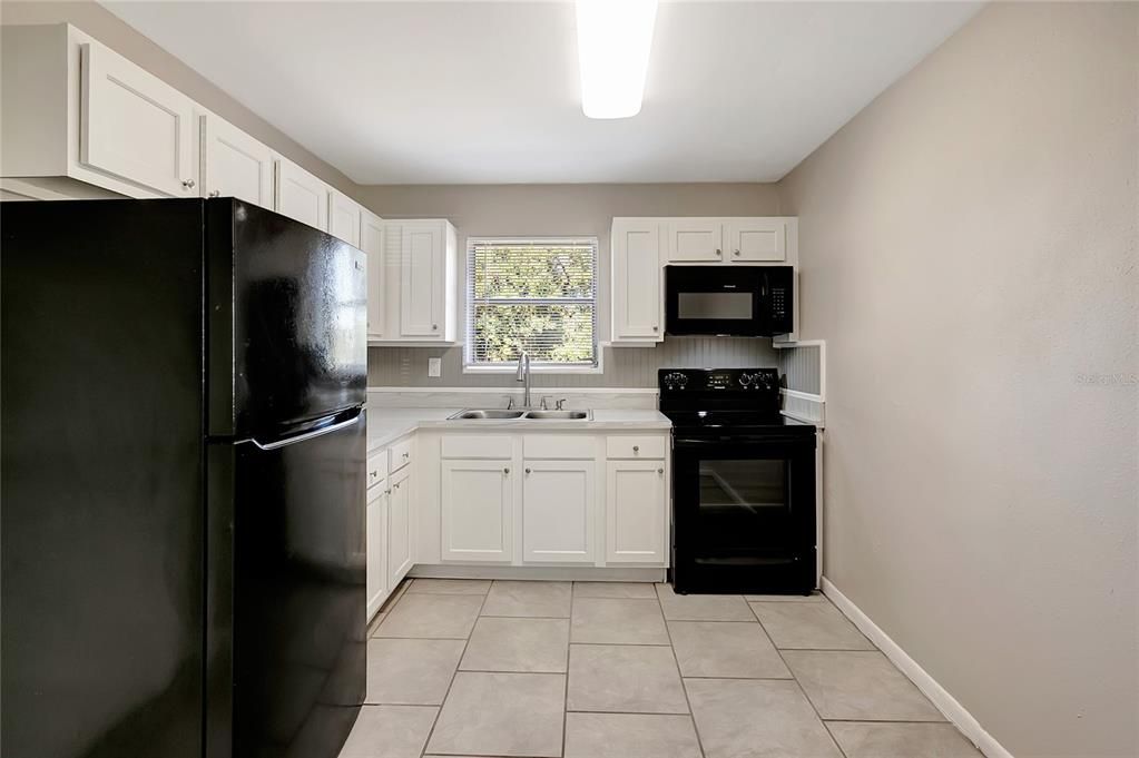 Active With Contract: $279,900 (2 beds, 2 baths, 825 Square Feet)