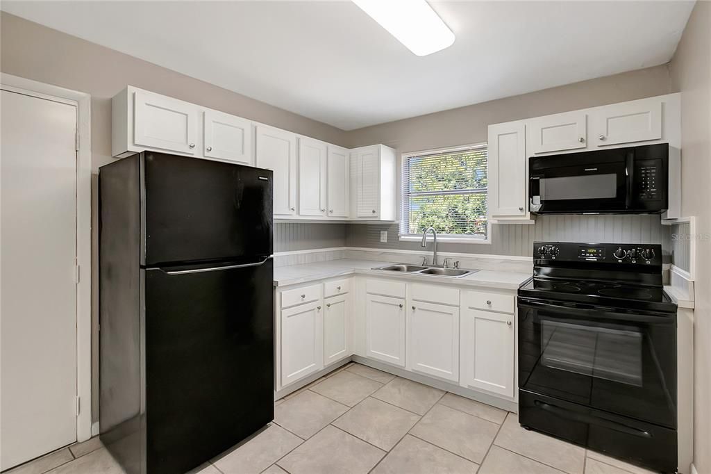 Active With Contract: $279,900 (2 beds, 2 baths, 825 Square Feet)