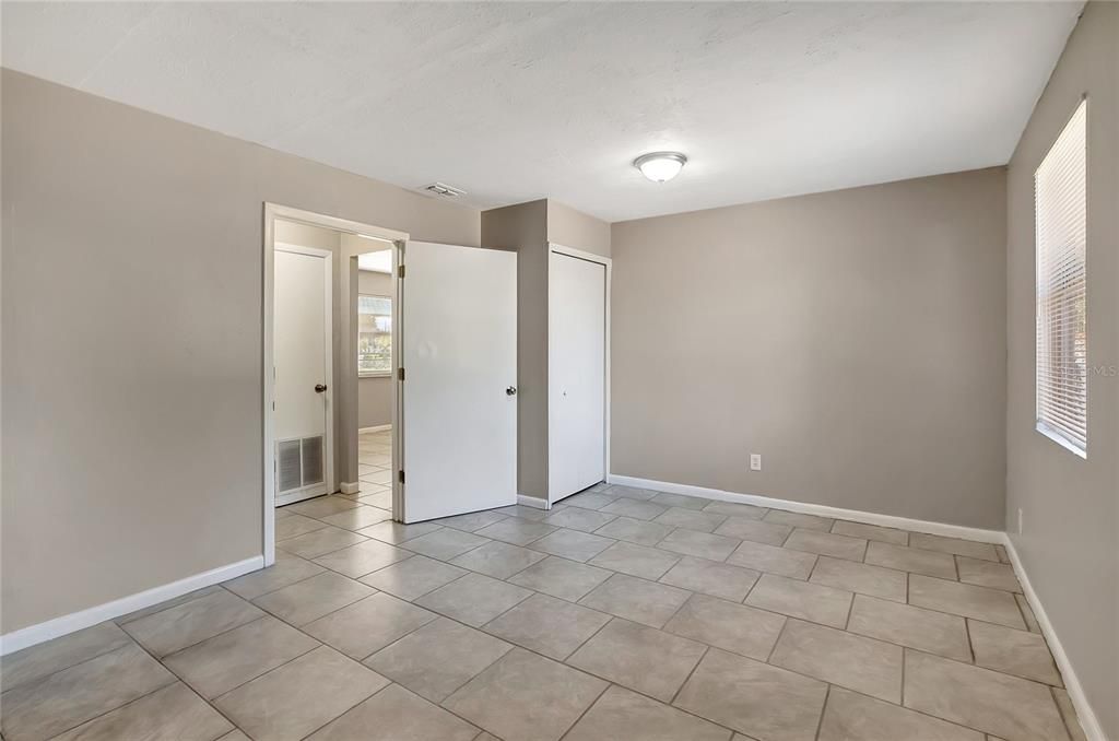 Active With Contract: $279,900 (2 beds, 2 baths, 825 Square Feet)