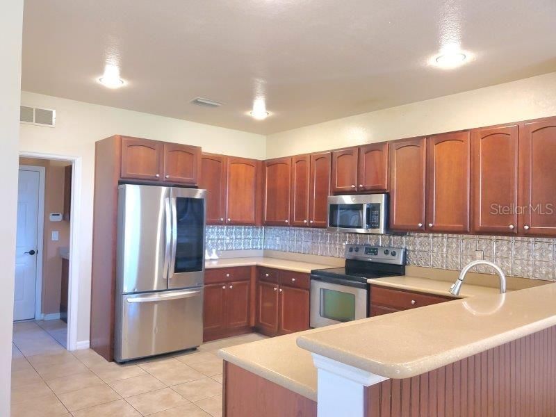 For Rent: $3,100 (5 beds, 3 baths, 3119 Square Feet)