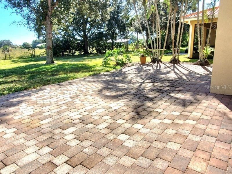 For Rent: $3,100 (5 beds, 3 baths, 3119 Square Feet)