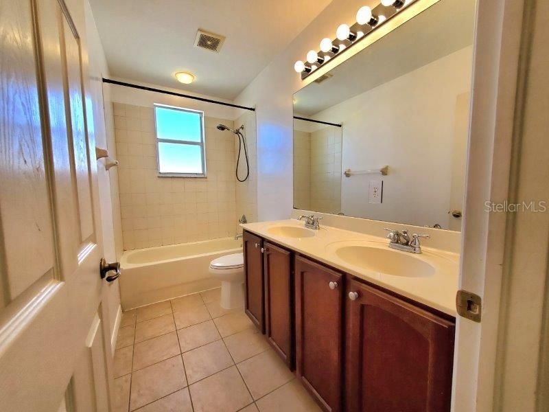 For Rent: $3,100 (5 beds, 3 baths, 3119 Square Feet)