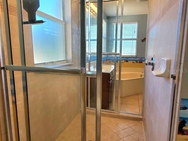 For Rent: $3,100 (5 beds, 3 baths, 3119 Square Feet)