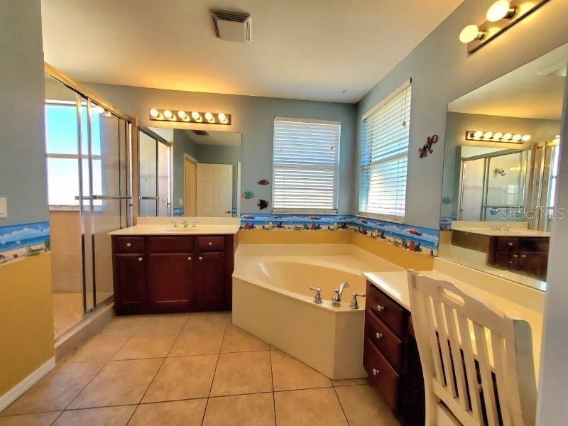 For Rent: $3,100 (5 beds, 3 baths, 3119 Square Feet)