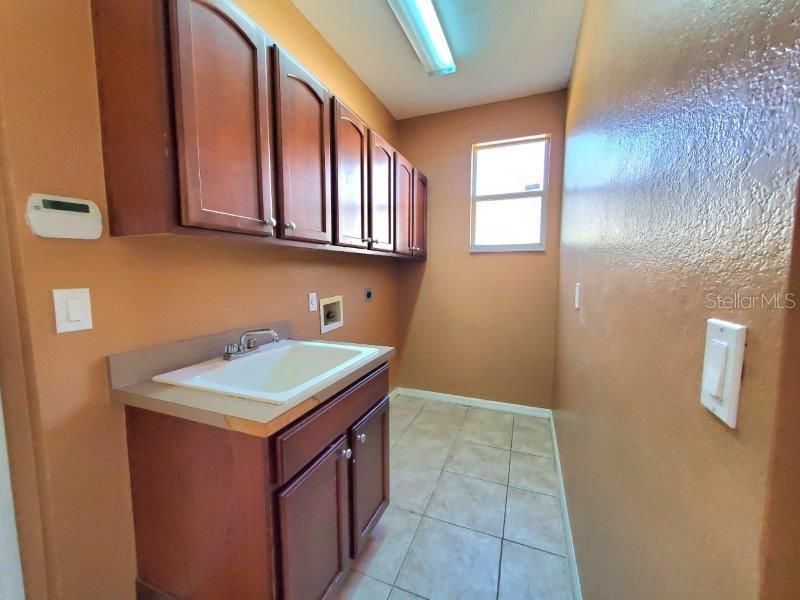 For Rent: $3,100 (5 beds, 3 baths, 3119 Square Feet)