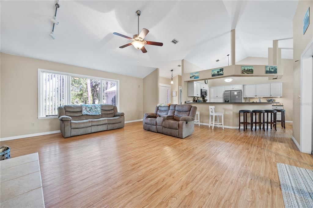 待售: $350,000 (3 贝兹, 2 浴室, 1776 平方英尺)